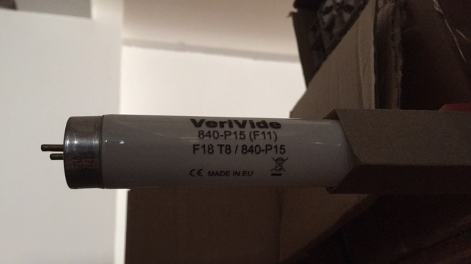 Ελαφρύς λαμπτήρας σωλήνων Verivide 840-P15 (F11) F18 T8 το /840-P15 TL84 φθορισμού ΠΟΥ ΓΊΝΕΤΑΙ στην ΕΕ 60cm με το υλικό γυαλιού